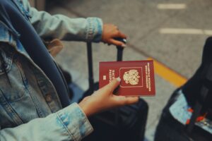 Правило пятого визарана, новые законы и выдача ВНЖ: что влияет на жизнь тысяч россиян в Грузии 